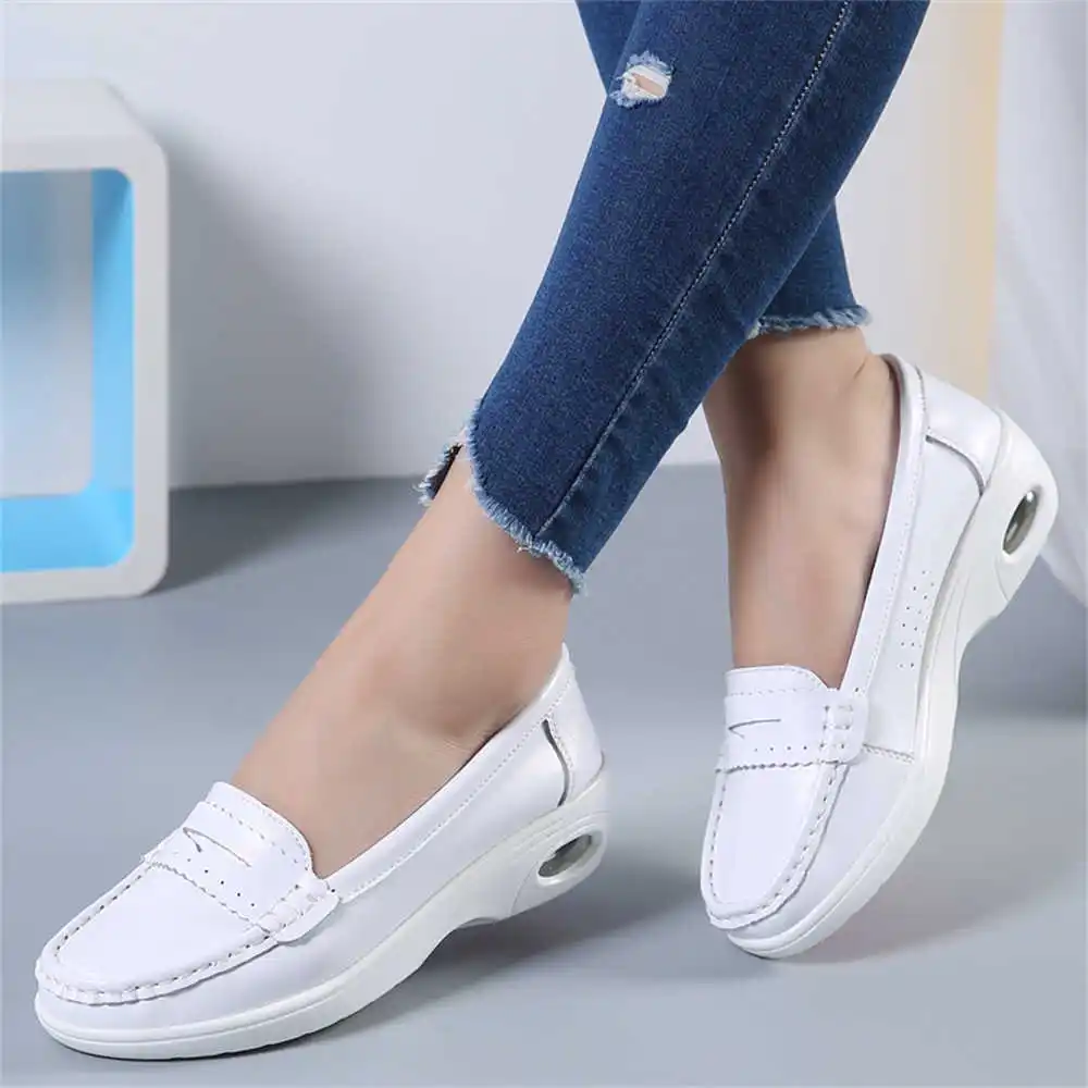 Thick Sole Slipon White Traine - Young Men'S Grooming Kit recension och pris